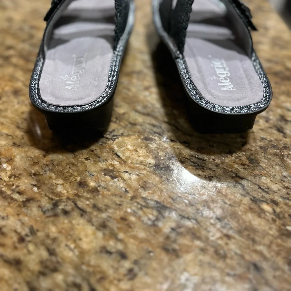 NEW Alegria Sandra Silver Pewter Lace Slide Wedge Sandals Size 38/US 7.5 - Picture 5 of 9